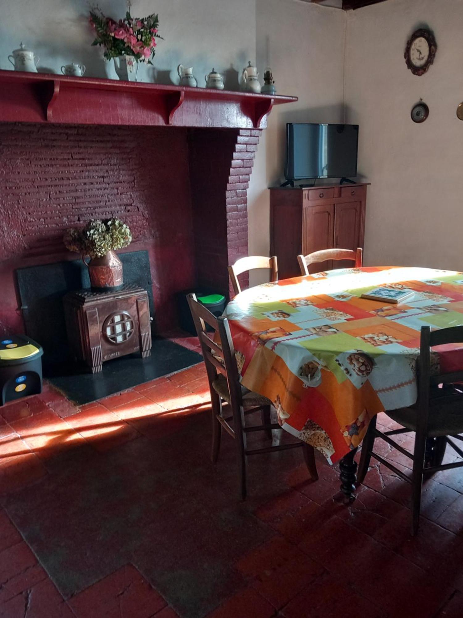 Maison de campagne Les Chênes. Panjas Exterior foto